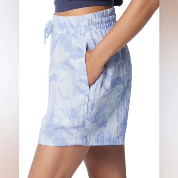 COLUMBIA Light Blue Holly Hideaway Breezy Shorts - Size Medium   (NWT) - Picture 4 of 10